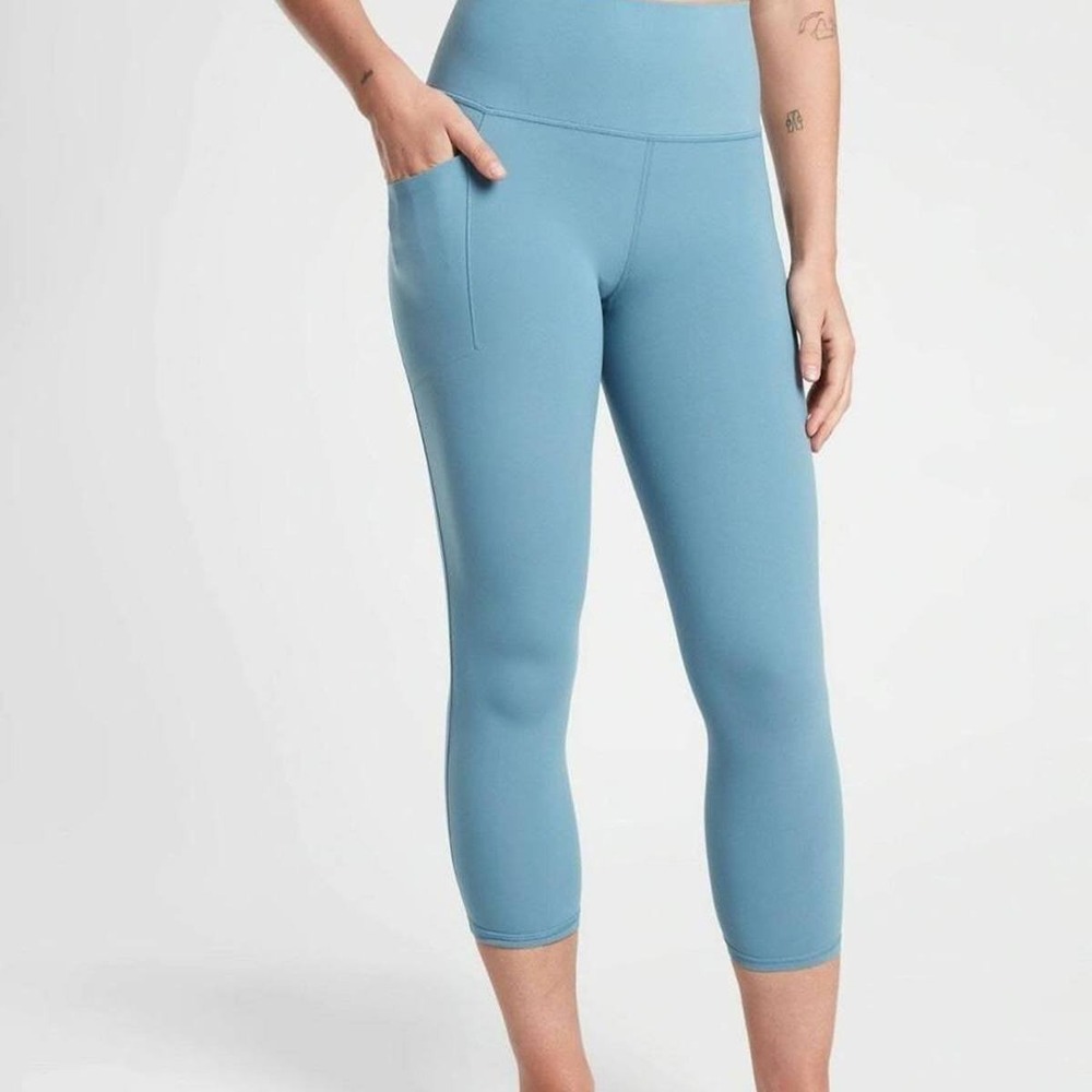 Athleta Salutation Stash Pocket II Capri Leggings Blue